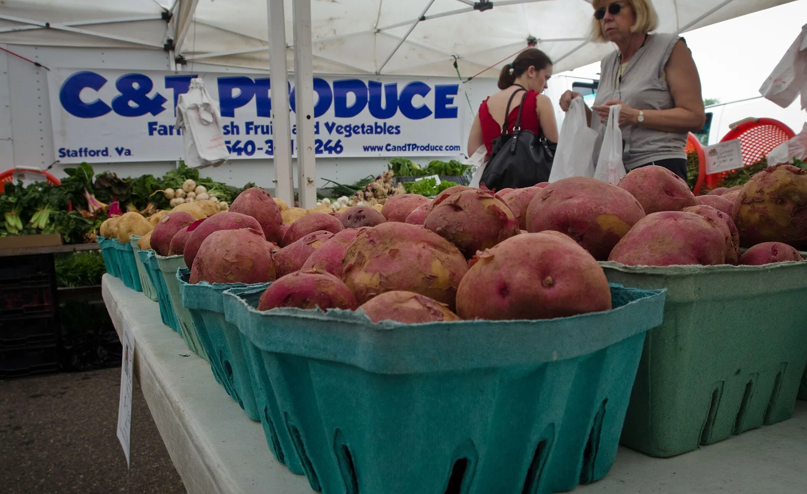 Produce displayed in baskets at a USDA farmers market